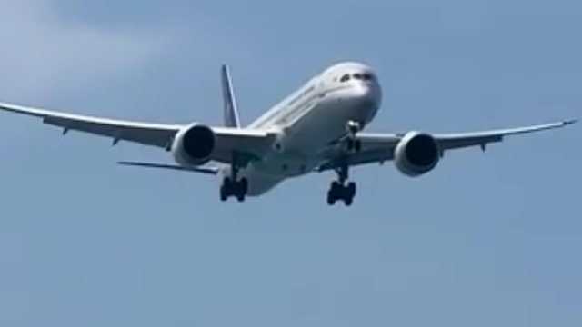 إلغاء الهبوط لطائرة الخطوط السعودية بوينغ دريملاينز في مطار فوكيت بتايلاند.. فيديو