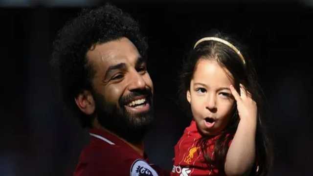 مكة تلعب دور البطولة في تجديد محمد صلاح عقده مع ليفربول حتى 2027