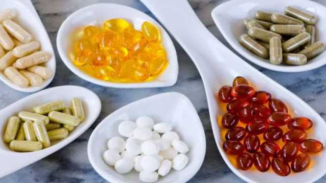 أخصائي: لا تأخذ مكملًا طبيًا إلا تحت إشراف طبيب الأسرة.. فيديو