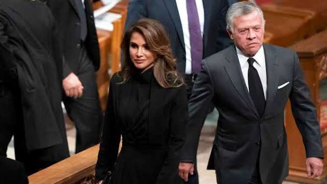 الملك عبدالله الثاني والملكة رانيا يشاركان في جنازة البابا فرنسيس