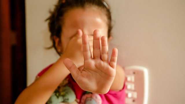 ‎الإطاحة بشبكة ضخمة لاستغلال الأطفال جنسيا واعتقال 79 مشتبها