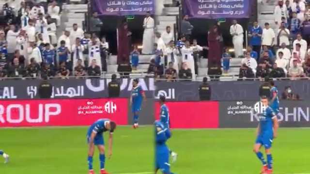 سالم الدوسري يحتفل بهدفه الأول مع ابنه.. فيديو