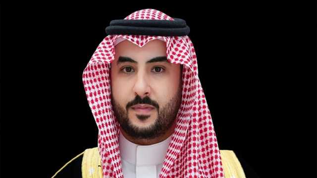 وزير الدفاع يصل العاصمة البريطانية لندن في زيارة رسمية