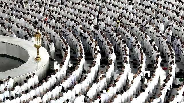تلاوة خاشعة للشيخ ياسر الدوسري تلامس القلوب في صلاة فجر المسجد الحرام .. فيديو