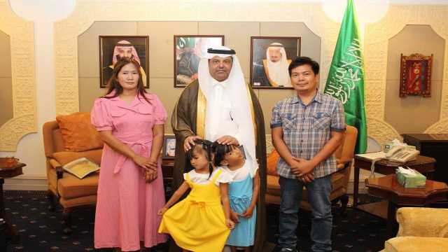 سفير المملكة لدى الفلبين يستقبل التوأم السيامي الفلبيني قبل مغادرتهم للمملكة