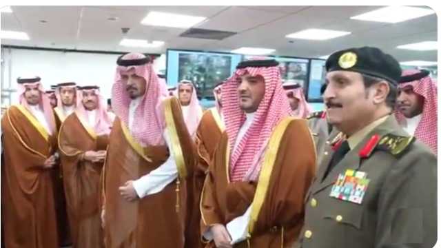 وزير الداخلية يتفقد مركز عمليات أمن المسجد النبوي.. فيديو