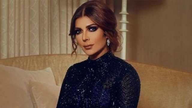 قبلة أصالة لمعجب تُشعل مواقع التواصل من حفلها في ألمانيا.. فيديو