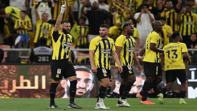 عدسات الكاميرات ترصد فرحة ثلاثي الاتحاد بعد التتويج بلقب الدوري.. فيديو