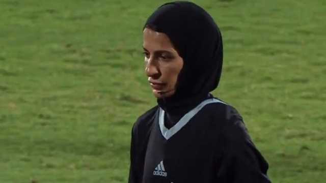 حكمة تثير الجدل بقرار ركلة جزاء في الدوري الإماراتي.. فيديو