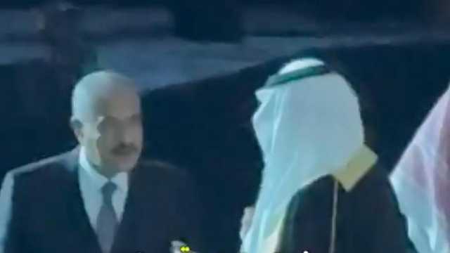 أمير عسير يوجه الشكر للوزير القطري بسبب موقفه النبيل مع ضيفه.. فيديو