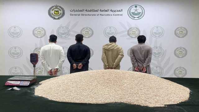 ضبط 1.5 مليون قرص من الإمفيتامين مخبأة في شحنة طاولات بالرياض.. فيديو وصور