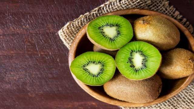 خبيرة : الكيوي يقاوم علامات الشيخوخة ويحسن جودة النوم