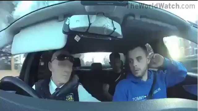 سائق تاكسي أيرلندي يهدد راكبا بمسدس بسبب ديون المخدرات