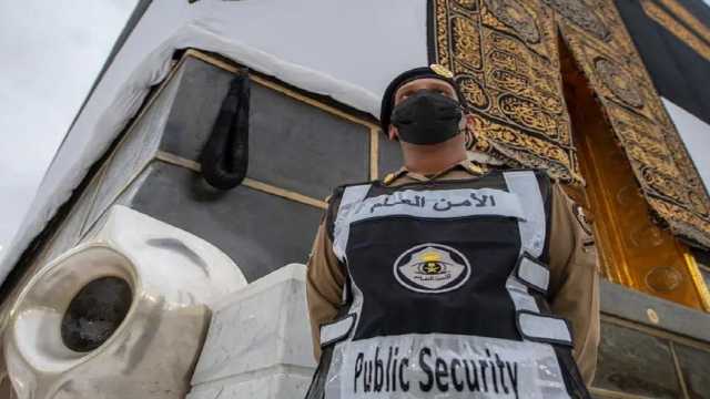 ضبط مقيم لقيامه بمحاولة إيصال 22 وافدًا مخالفًا لأنظمة وتعليمات الحج إلى مكة