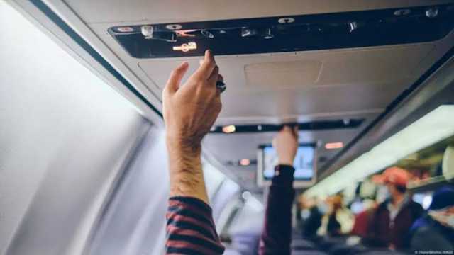 امرأة تتعرض لاعتداء جنسي على متن طائرة