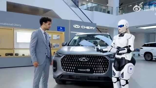 أول مندوب مبيعات روبوت بديلًا للموظفين في معارض السيارات .. فيديو