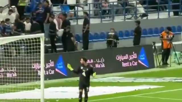 جماهير الهلال لنواف العقيدي: يا بكاية .. فيديو