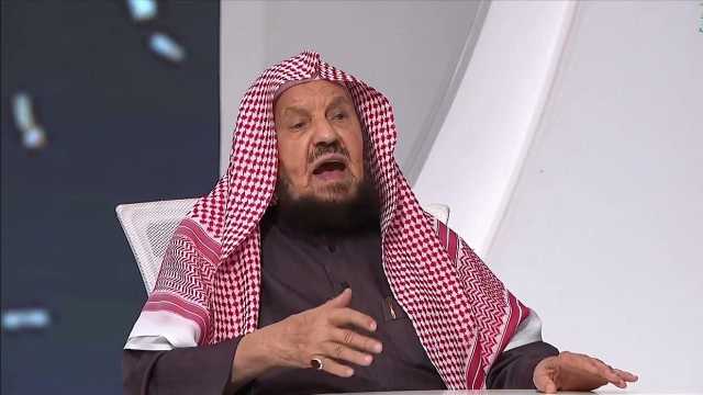 الشيخ المنيع: العطور والمرطبات الطاهرة لا يستوجب إزالتها قبل الصلاة .. فيديو