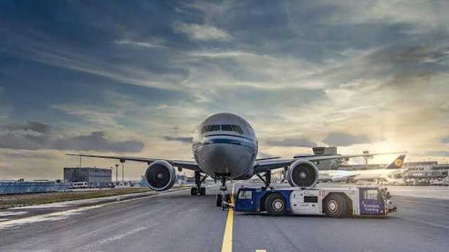 طائرة تقل 200 راكب تحلق بدون طيار لمدة 10 دقائق