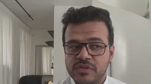 تقني يحذر من الذكاء الاصطناعي : يستغل شهرة بعض الأشخاص لإنشاء محتوى مزيف .. فيديو