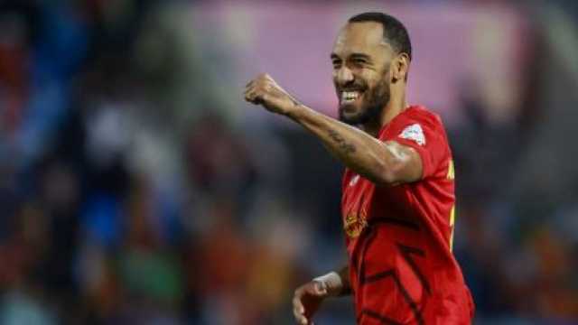 لاعب القادسية يعلق بسخرية على صورة ترتيب دوري روشن بعد تحديثه