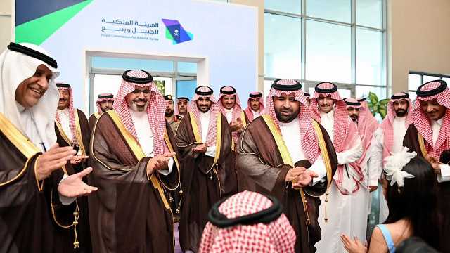 أمير جازان يتفقد سير العمل بـ مشاريع جازان للصناعات الأساسية