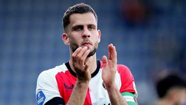 النصر يتحرك للتعاقد مع مدافع فينورد الهولندي بعرض مالي ضخم