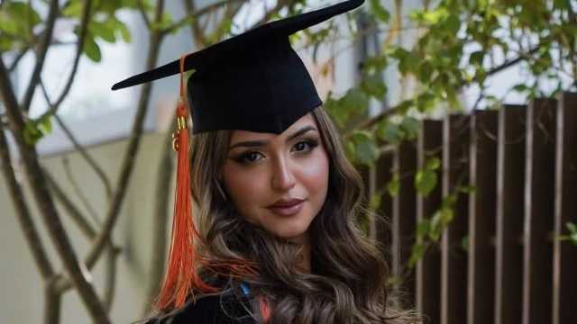 ‏حلا الترك تنتقم من والديها في يوم التخرج: عمتي هي من وقفت بجانبي.. فيديو