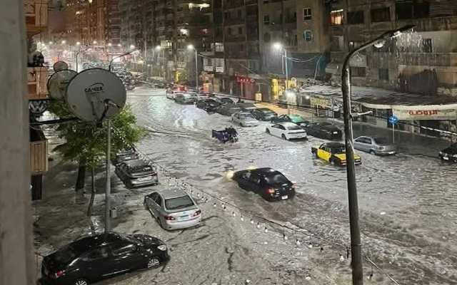 عاصفة جوية غير مسبوقة تضرب الإسكندرية.. فيديو