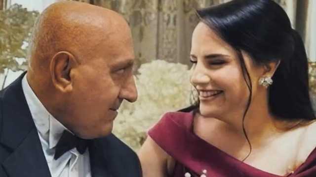طبيب عراقي مشهور يتزوج من شابه تصغره بـ41 عامًا