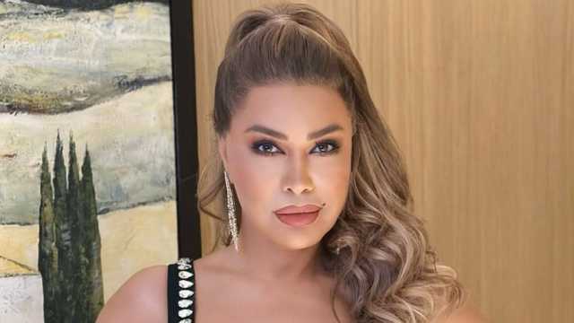 نوال الزغبي تخطف الأنظار بإطلالة سوداء فاخرة