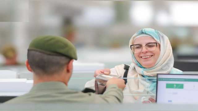 الجوازات تنهي إجراءات مغادرة أولى رحلات ضيوف الرحمن بعد أدائهم مناسك الحج