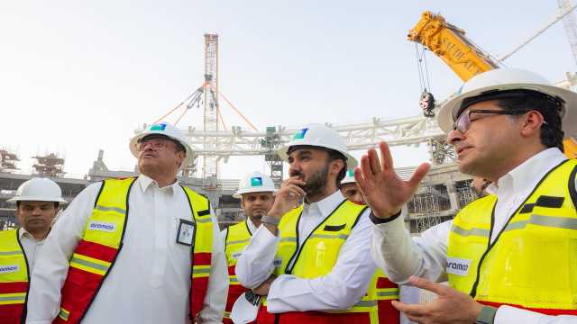 وزير الرياضة يطّلع على آخر مستجدات الأعمال الإنشائية بملعب أرامكو استعدادًا للمونديال.. صور