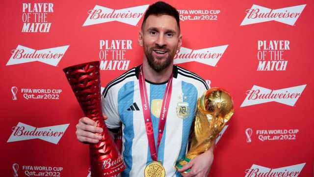 ميسي يفتح باب الانتقال لدوري روشن والأهلي الأقرب لضمه