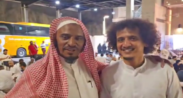 الشيخ سليمان الجبيلان والنجم عموري: “اليوم العيد عيدين.. عيد الأضحى وعيد رؤية عموري”.. فيديو
