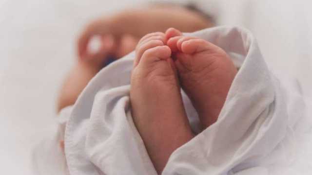 فتاة تترك رضيعتها تموت جوعًا داخل مقبرة