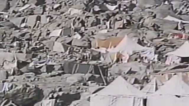 فيديو نادر للحجاج في المشاعر المقدسة قبل 65 عامًا.. فيديو