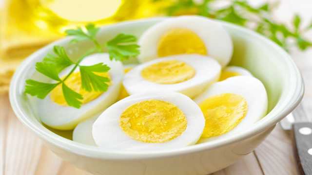 كم العدد المسموح لتناول البيض يوميا قبل أن يصبح ضاراً