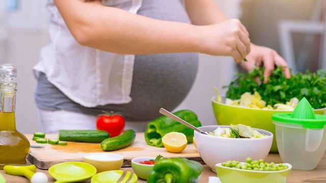 نقص عنصر الحديد يؤدي لولادة ذكور بصفات جنسية أنثوية