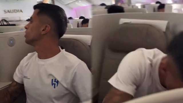 كنو يمازح كانسيلو بعد الرحلة الطويلة إلى واشنطن..فيديو