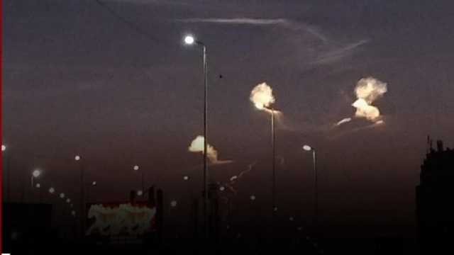 سماع أصوات انفجارات على مرمى البصر في الغلاف الجوي المصري