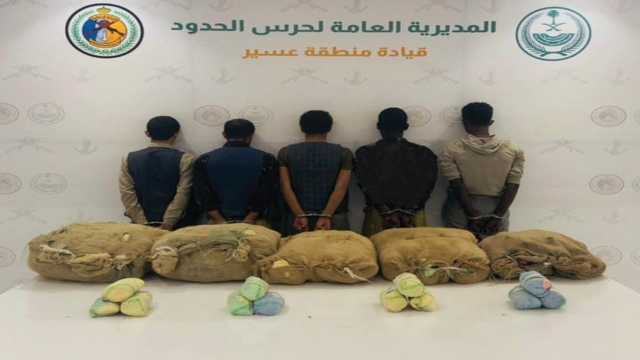 القبض على 10 مخالفين لتهريبهم مواد مخدرة