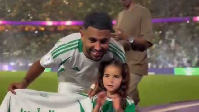 عائلة رياض محرز تحتفل به في “يوم الأب”: أنت أفضل أب ..فيديو