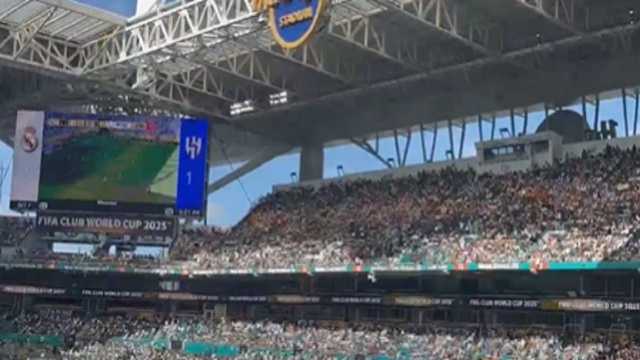 جماهير الهلال تهتف باسم ياسين بونو بعد تصديه لركلة الجزاء.. فيديو