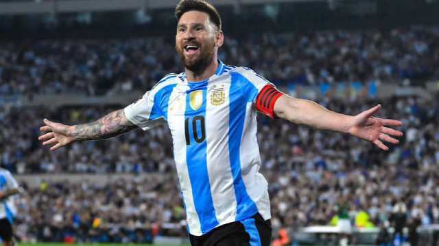 شركة النادي الأهلي تبدي رغبتها في التعاقد مع ميسي
