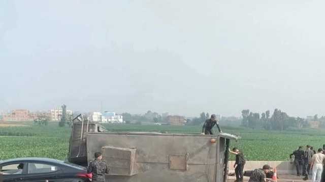 انقلاب سيارة تحمل جنود مصريين بعد يوم من حادث الفتيات المروع