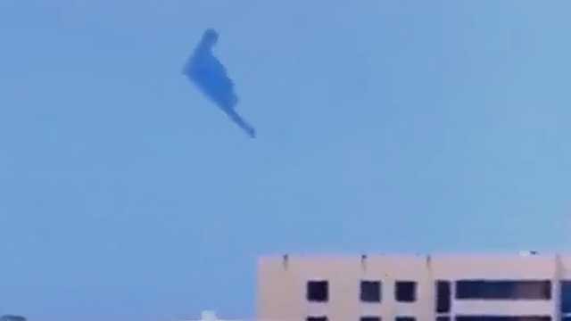 لحظة عودة قاذفات B-2 سبيريت إلى قاعدة وايتمان الجوية في ميزوري .. فيديو