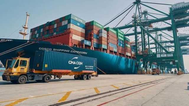 خدمة شحن جديدة لربط ميناء الملك عبدالعزيز والجبيل التجاري بـ 12 ميناءً إقليميًا وعالميًا