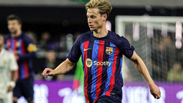برشلونة يتمسك بـ دي يونغ