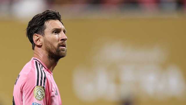 والد ميسي يوافق على انتقال ابنه لدوري روشن